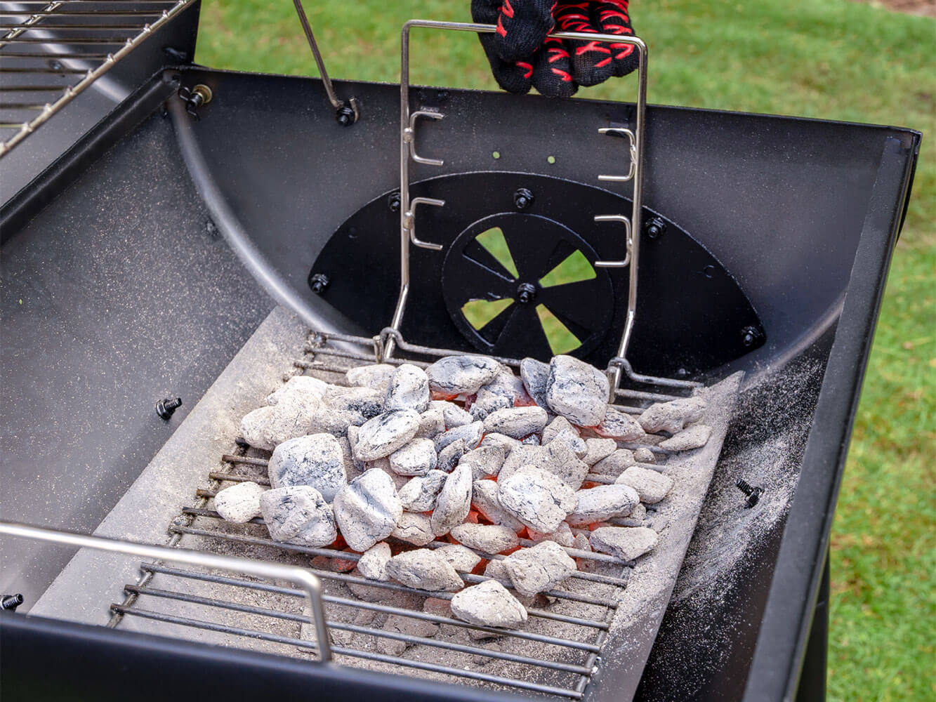 Char-Griller Wrangler Charcoal Grill